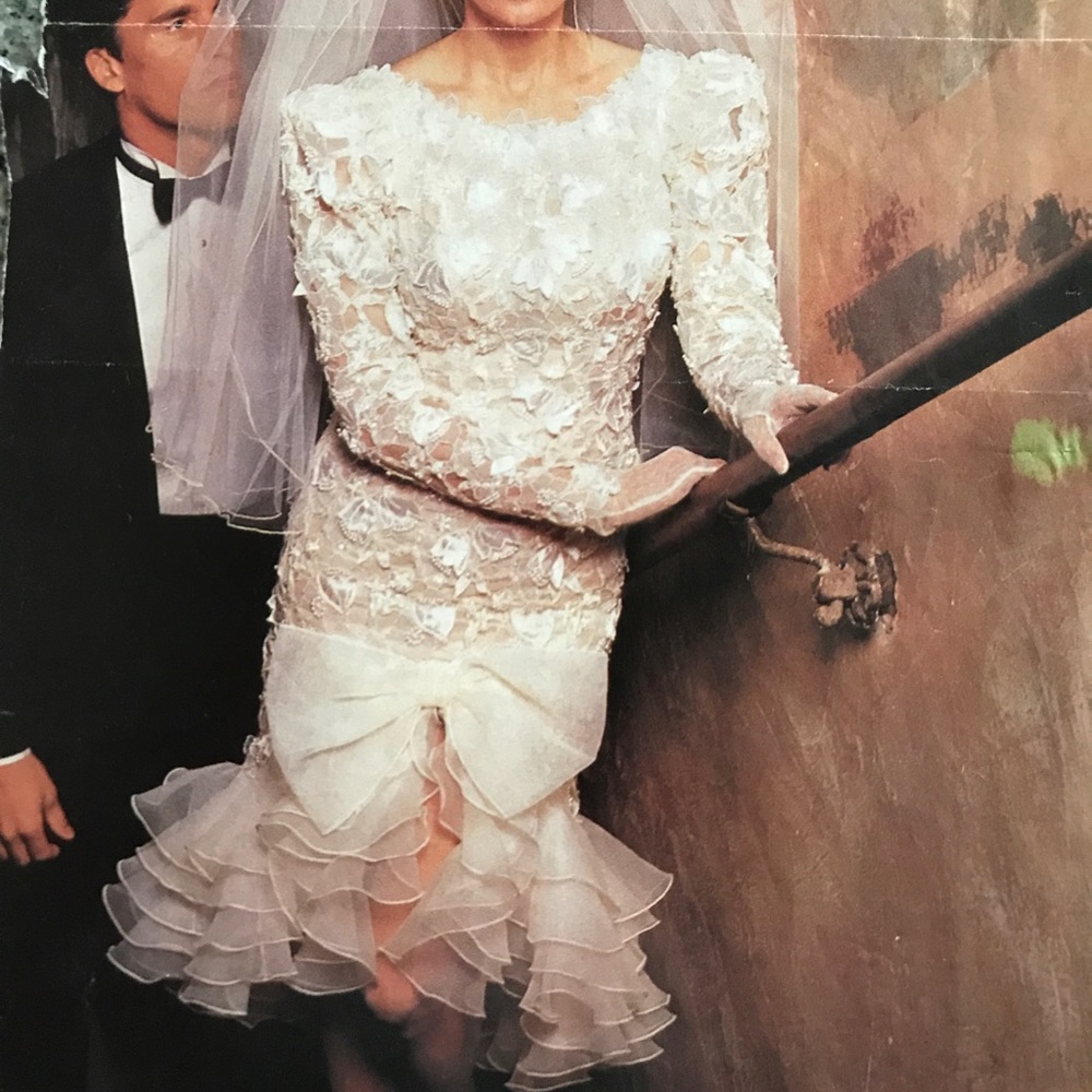 Wedding Dress Size 4 Tea Length Finger tip length Veil. Dimensional lace fabric.