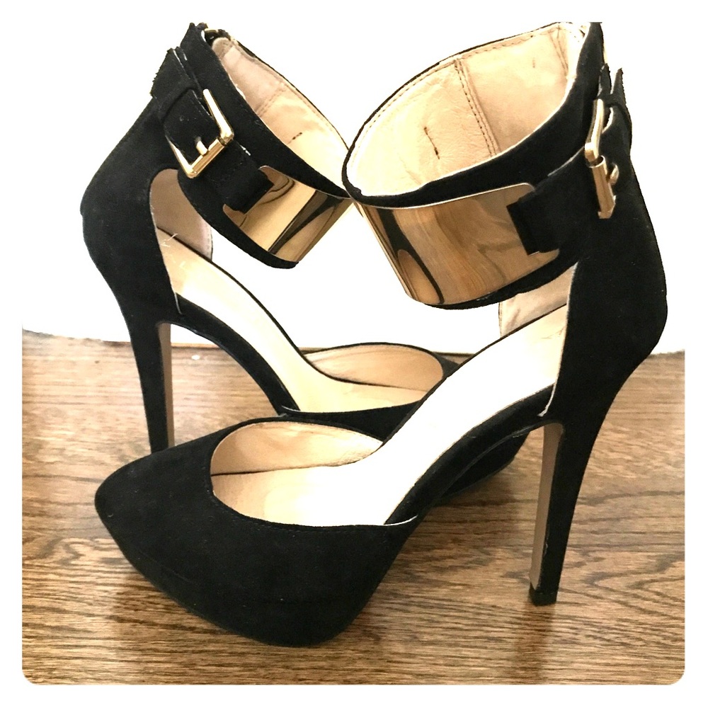 Black suede pumps with gold accents size 6