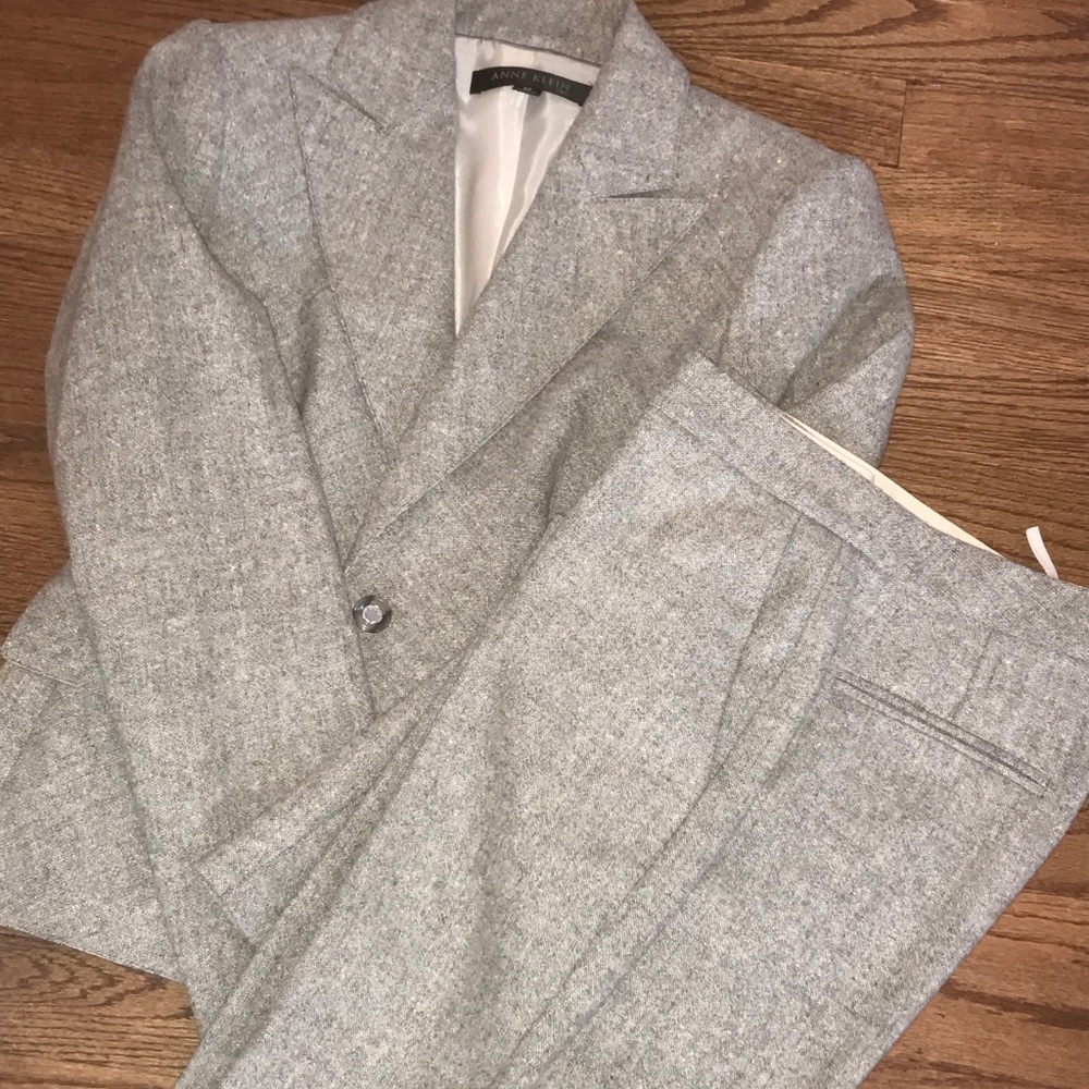 Anne klein light gray pant suit