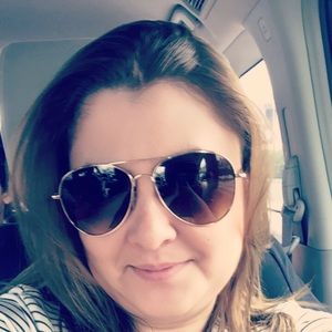 Meet your Posher, Raquel