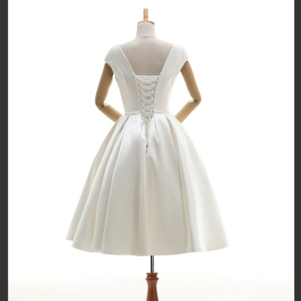 Wedding dress brand-new never be weared