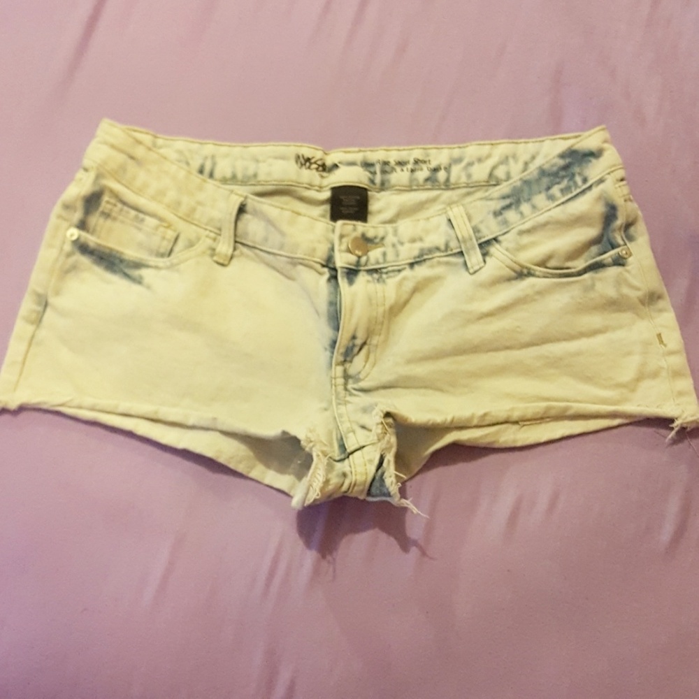Low rise short shorts