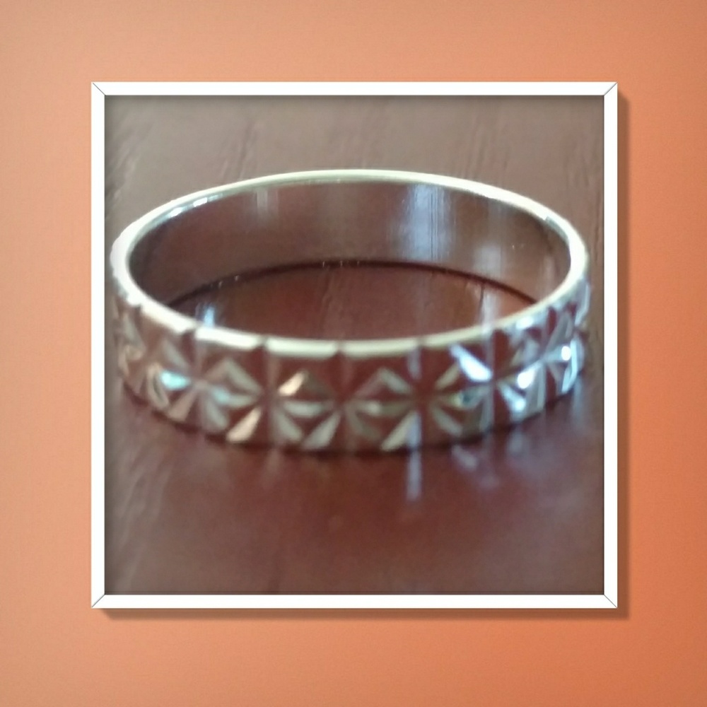 GORGEOUS BRAND NEW SIZE 5 STAINLESS STEEL RING