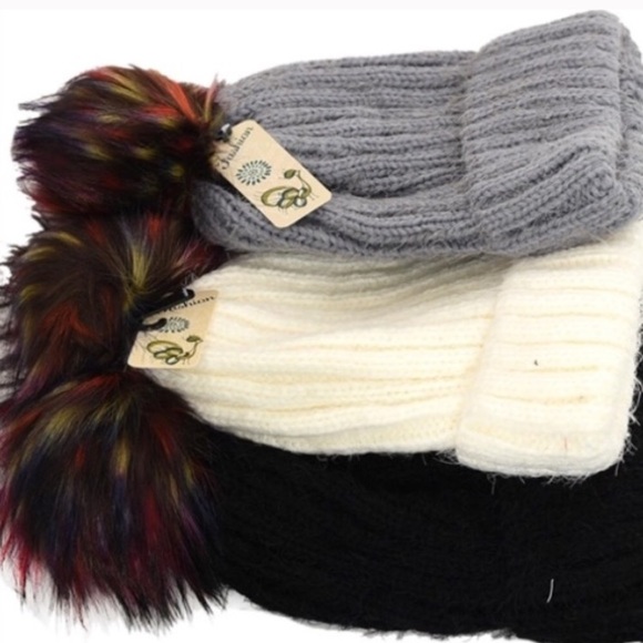 Pom Pom winter hat - Picture 2 of 3