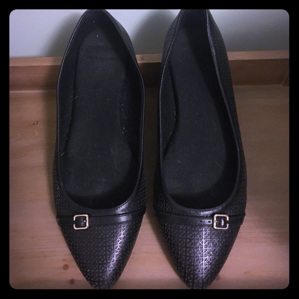 Black pointed toe flats