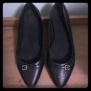 Black pointed toe flats