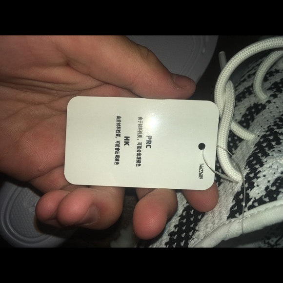 Adida Yeezy Boost 350 v2 Size 9.5 - Picture 7 of 8