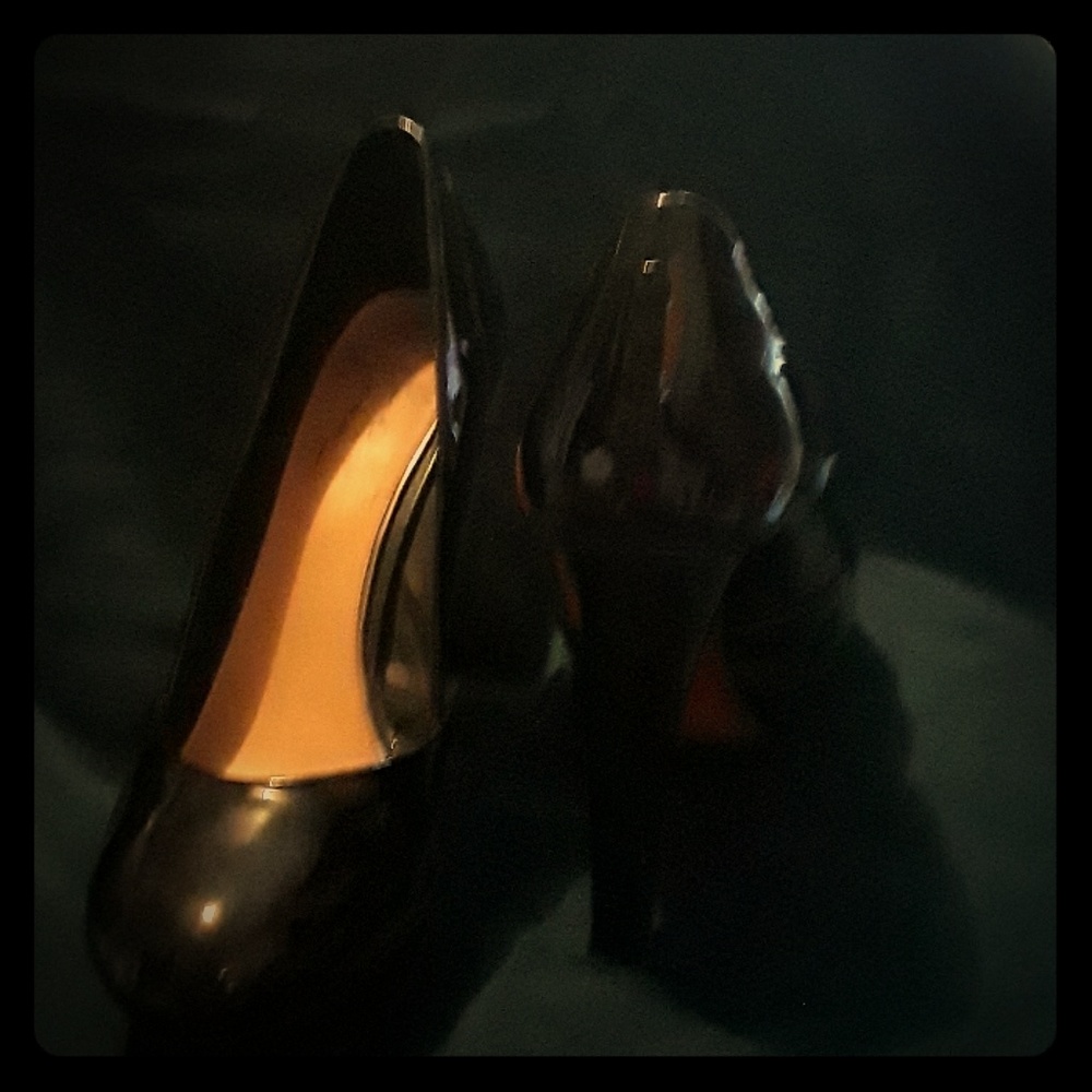 Mark & James Dagley Mischka Pumps