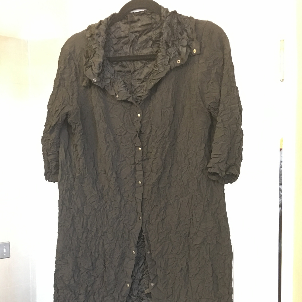 Babette black crinkle long snap front tunic