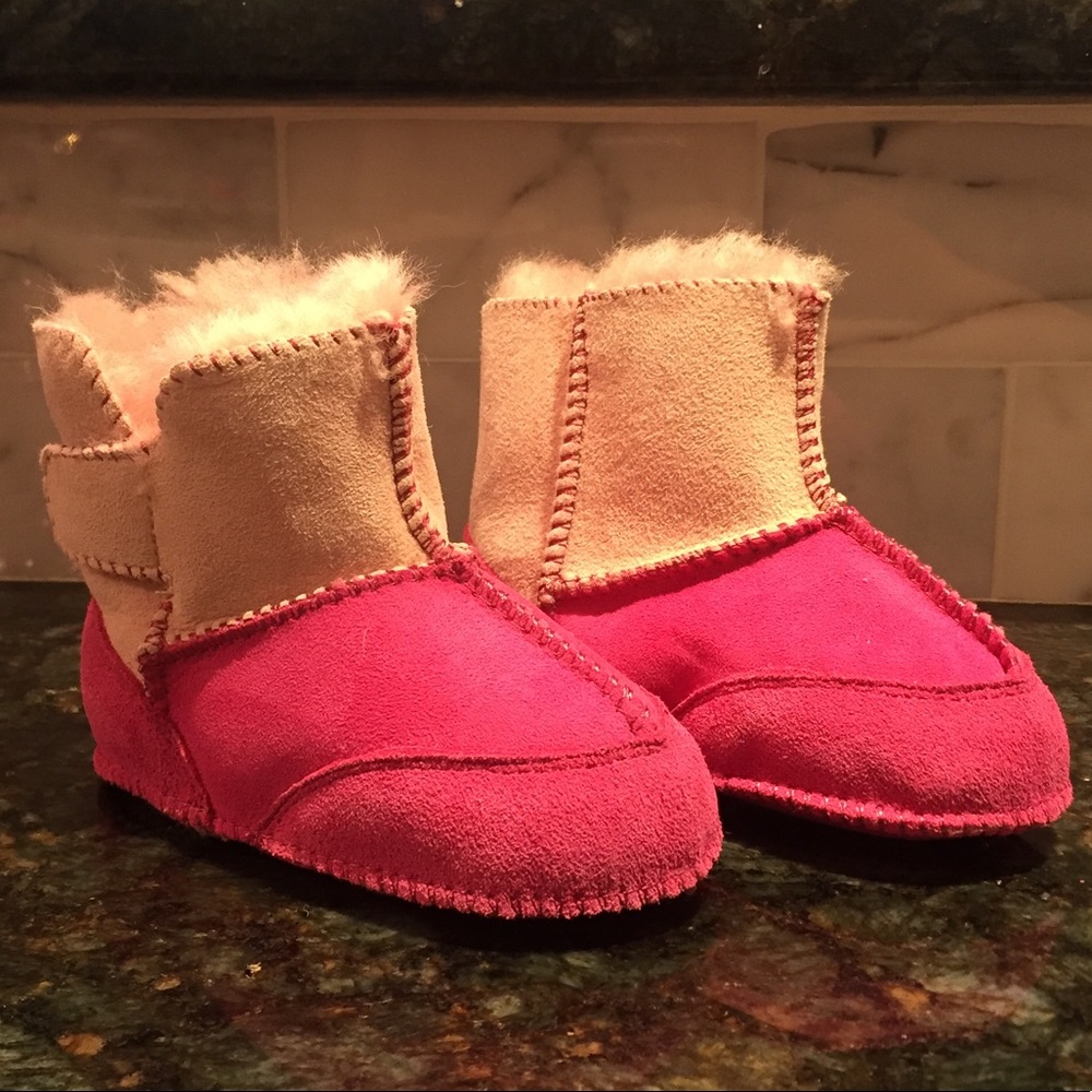 Pink Shearing baby boots
