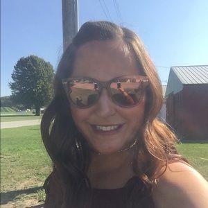 Meet your Posher, Angela