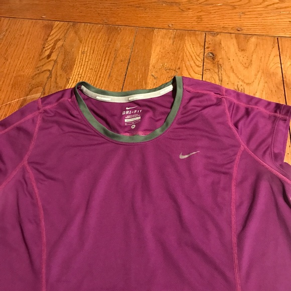 Purple dri fit Nike shirt size m - Picture 3 of 6