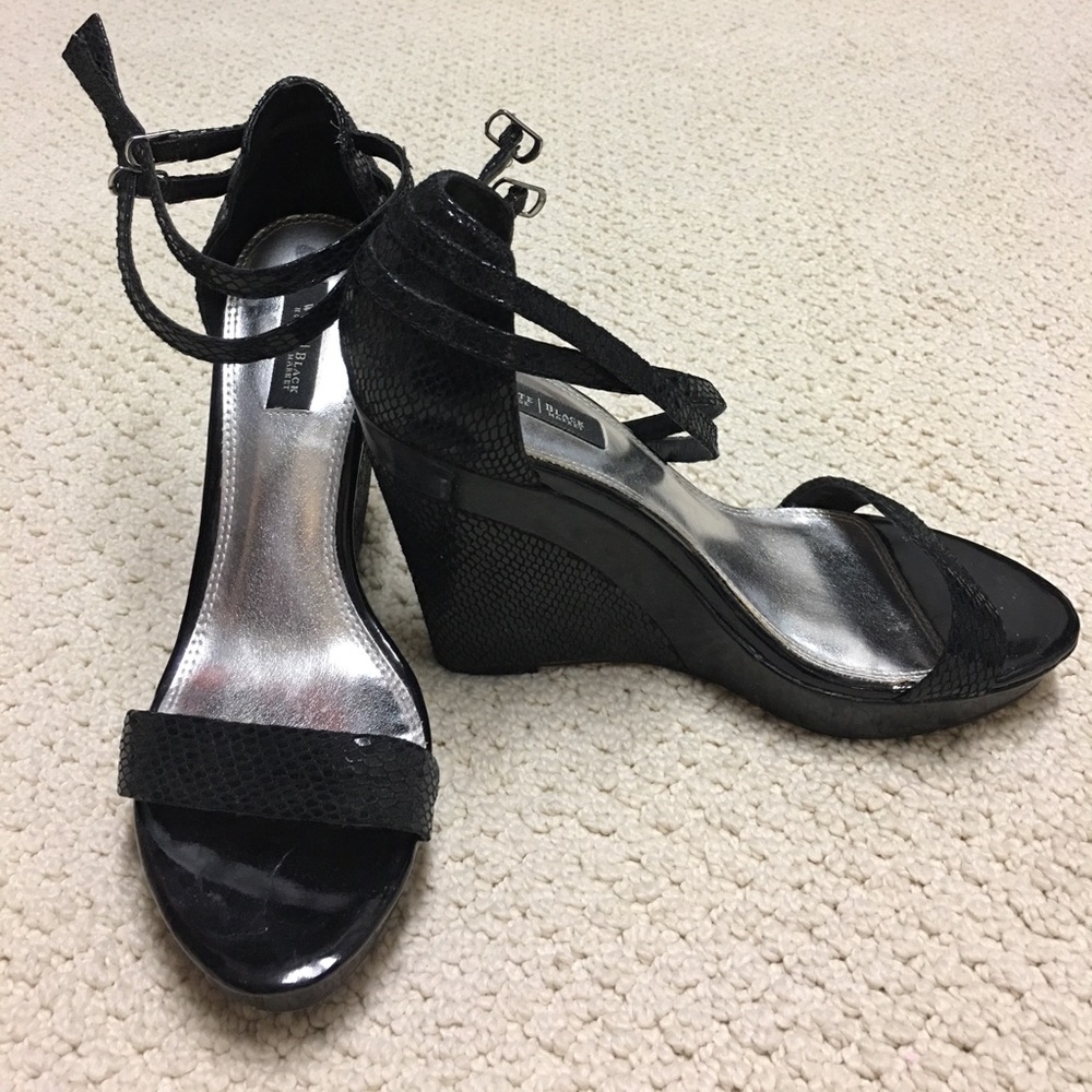 White House Black Market Black Wedge sz 8.5