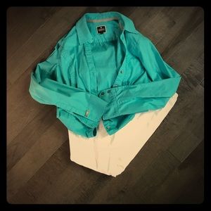 Express the essential button down shirt size m