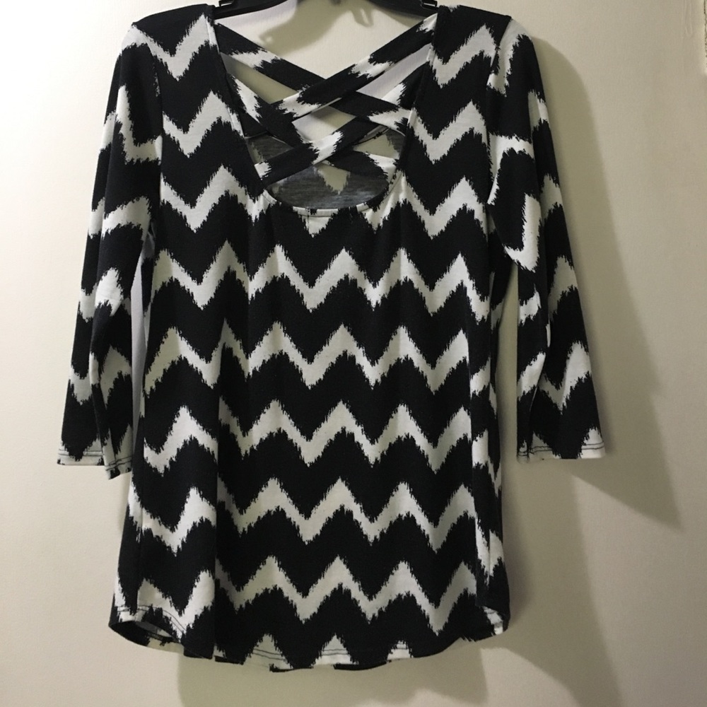 Criss cross back black and white top