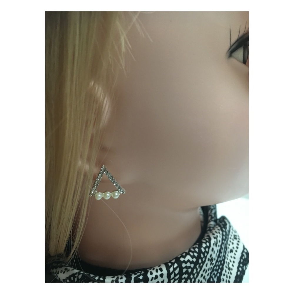 NEW! Crystal Triangle Sparkly Stud Earrings - Picture 4 of 5