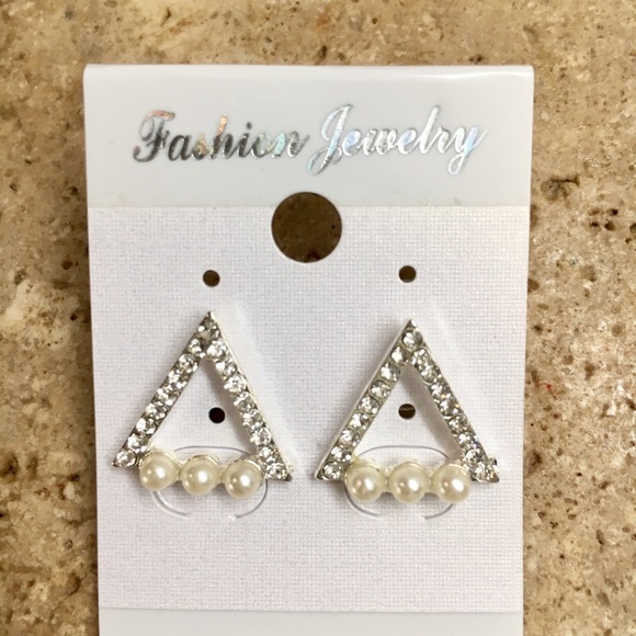 NEW! Crystal Triangle Sparkly Stud Earrings - Picture 2 of 5