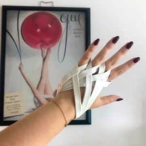 Perrin Paris Accessories - Perrin Paris Spider Gloves - White Leather Perrin Paris Accessories - Perrin Paris Spider Gloves - White Leather
