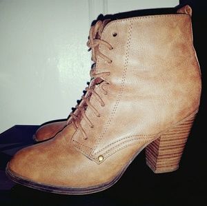 Brown leather ankle boots ; size 8