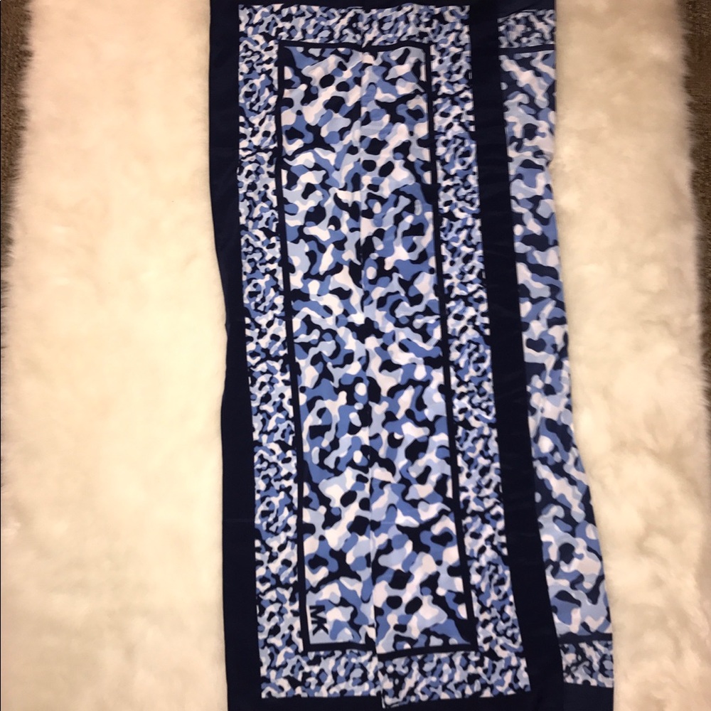 MK Scarf - Picture 2 of 3