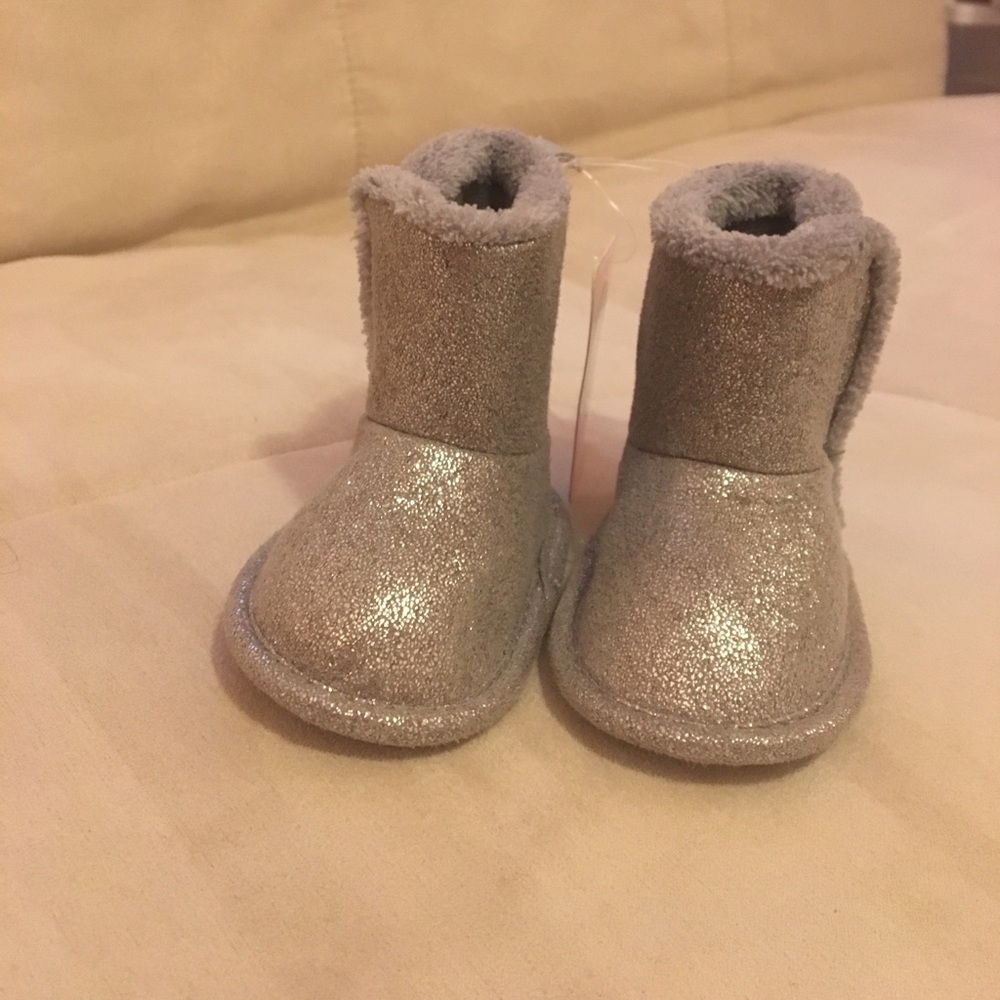 NWT Gerber silver metallic boots