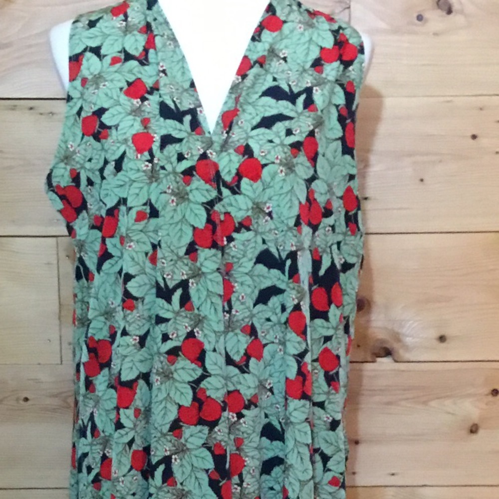 Lularoe Joy strawberry print M NWT