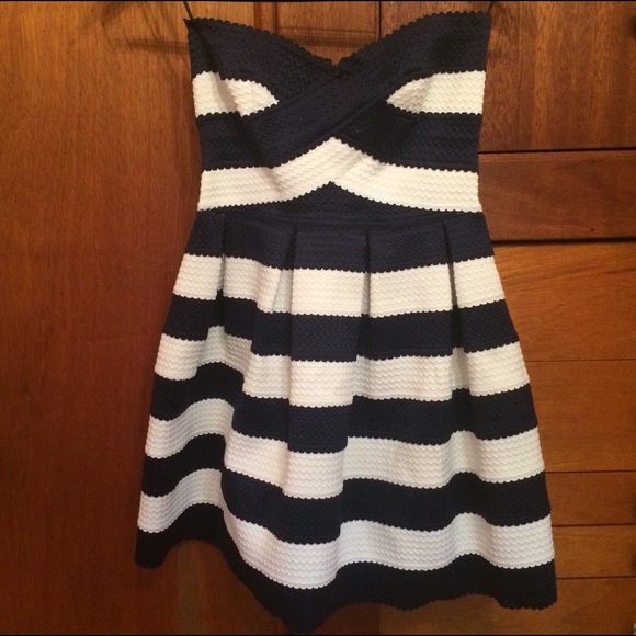 Sans Souci strapless "Party" striped dress OFFER! - Picture 2 of 4