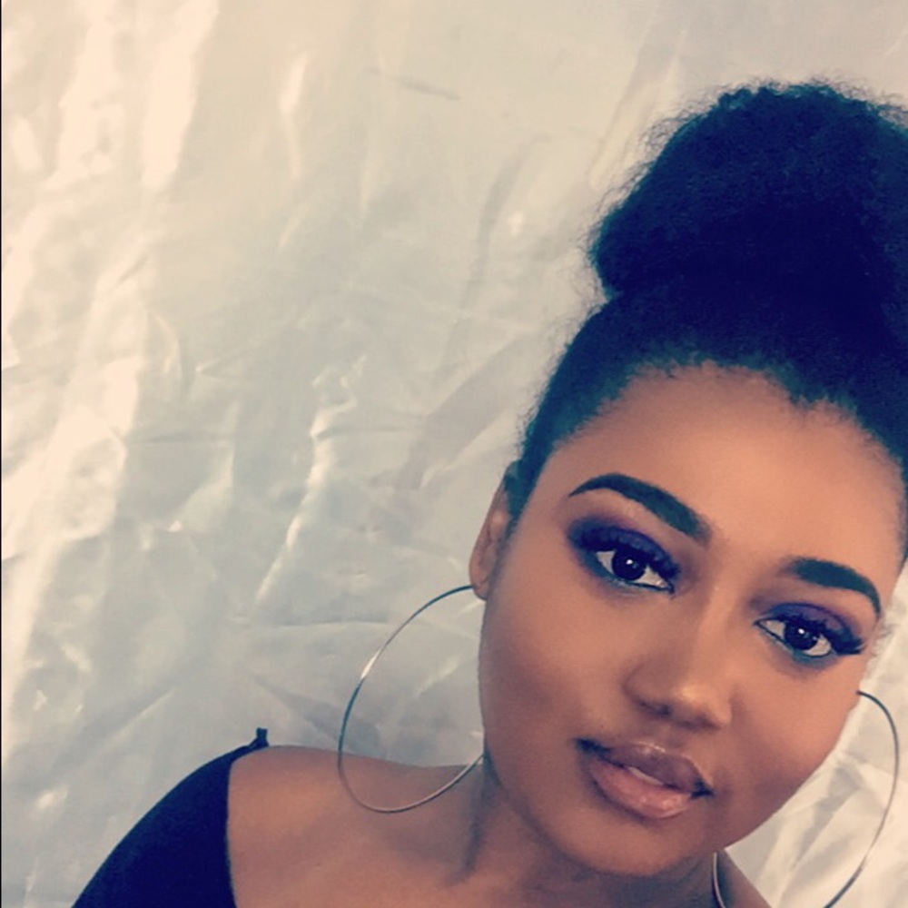 Meet your Posher, Ahmonie