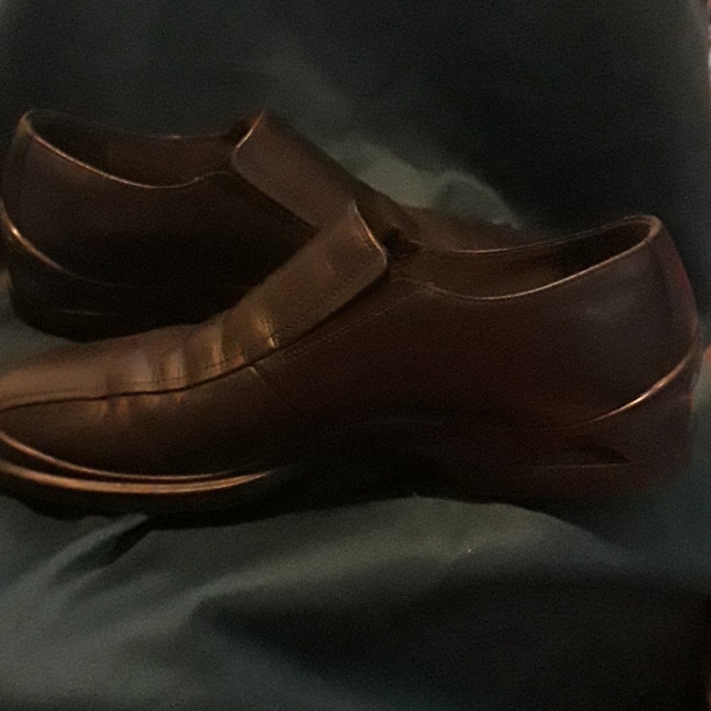 Black leather men's dress shoes