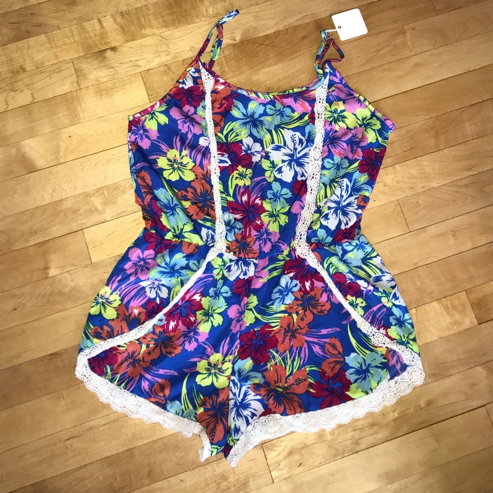 NWT 🌸 HARMONY & HAVOC Floral Print Romper Med