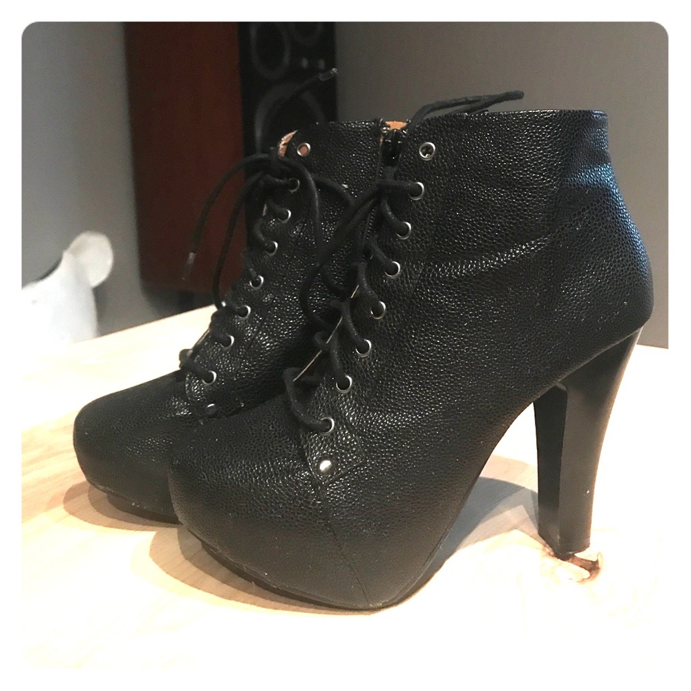 Worn once Size 7 booties