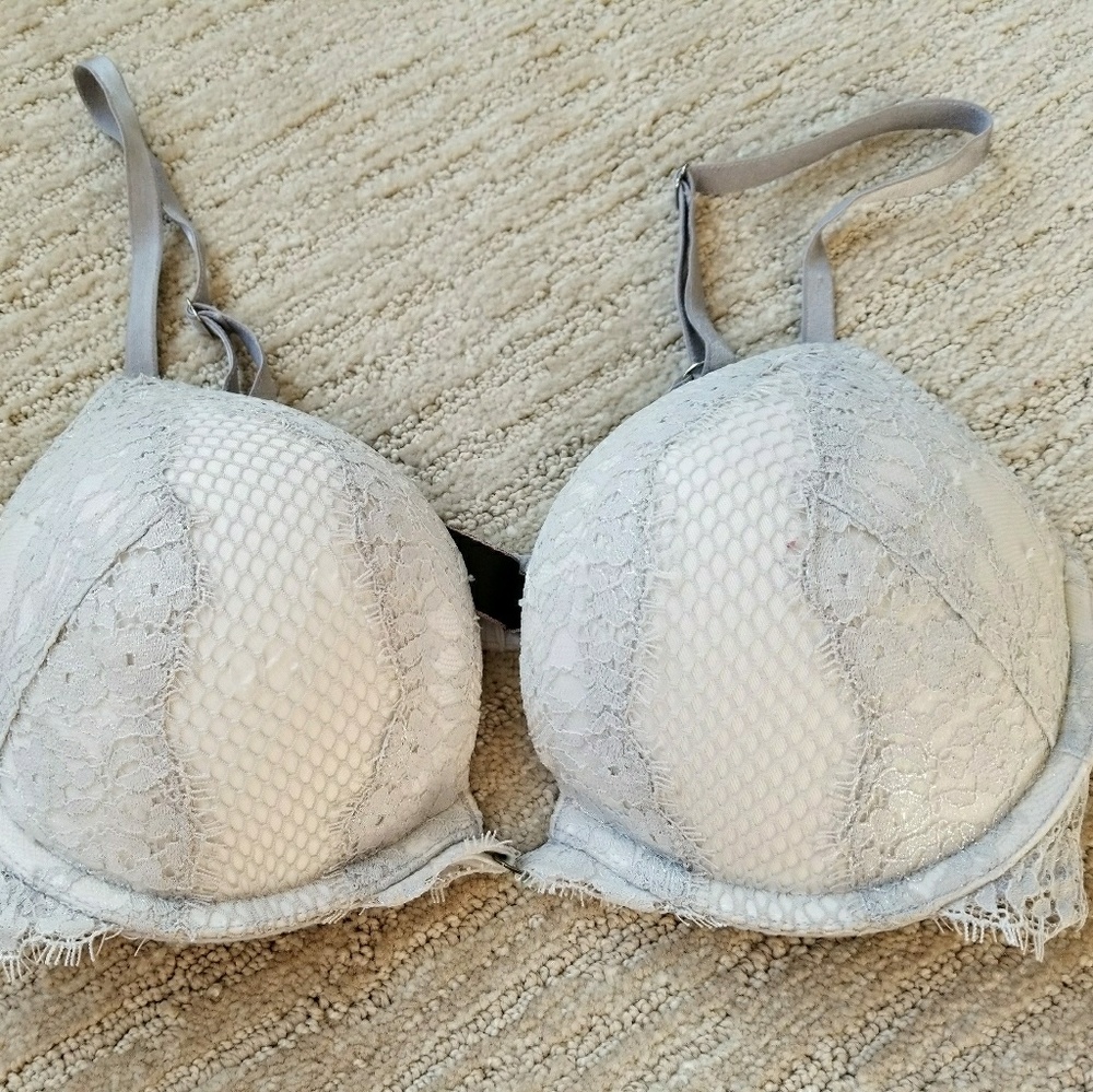 Victoria Secret Bombshell Bra 34B
