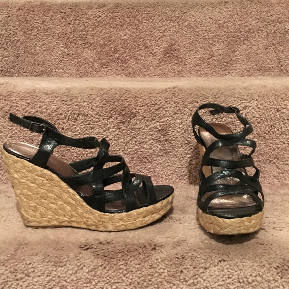 Black wedges