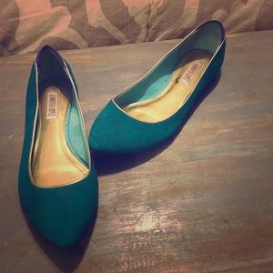 Jennifer Lopez flats