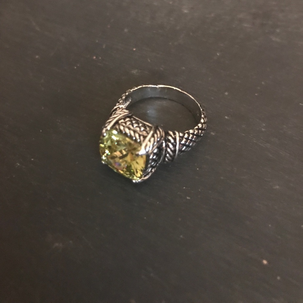 Ring - Picture 3 of 4