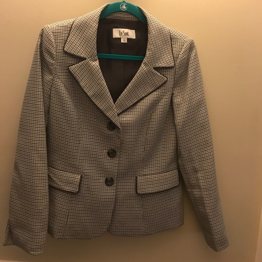 Blue/grey/white patterned suit jacket