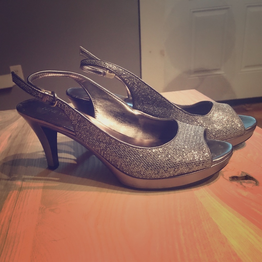Nine West Size 7 Silver glitter Kitten heels