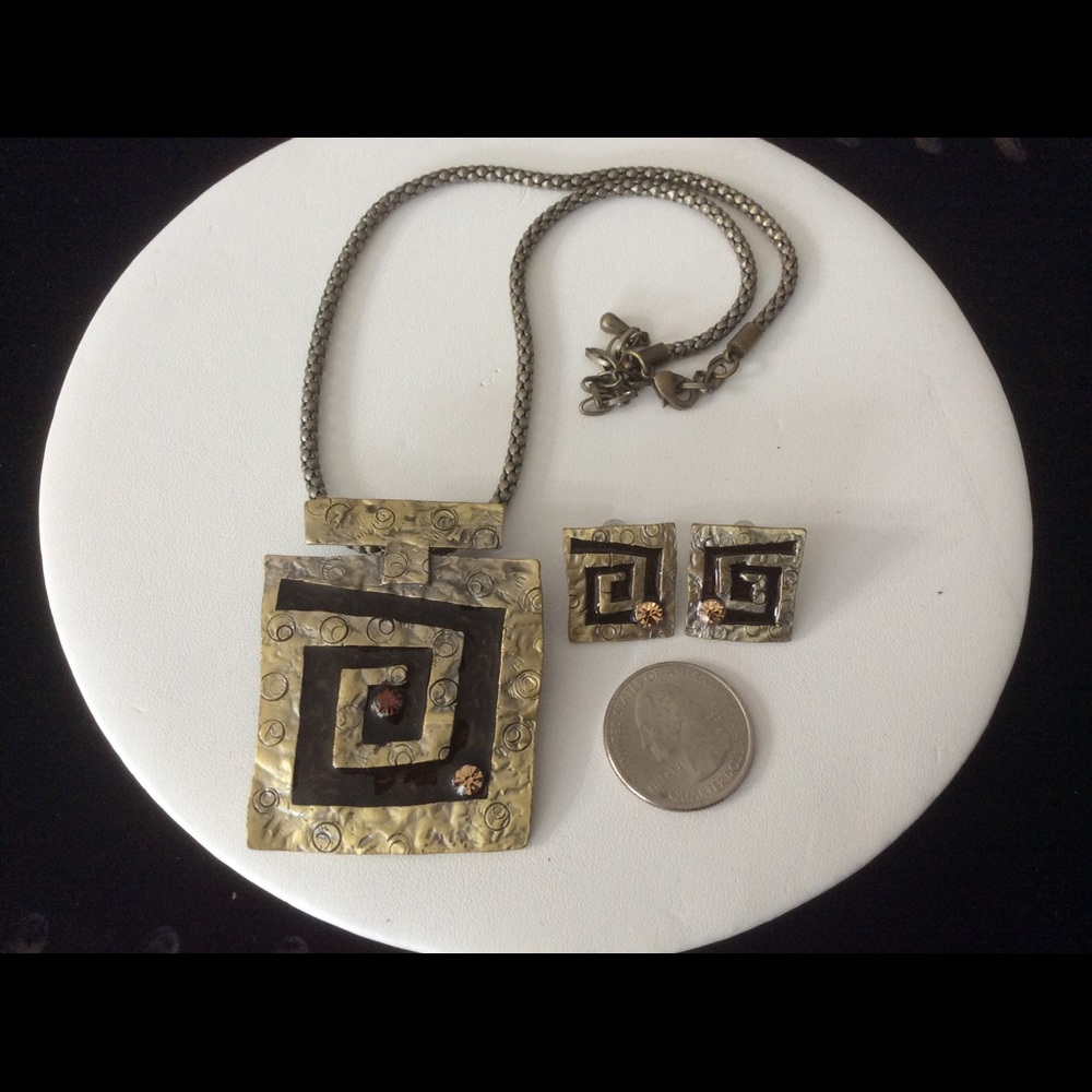 Necklace and earring set