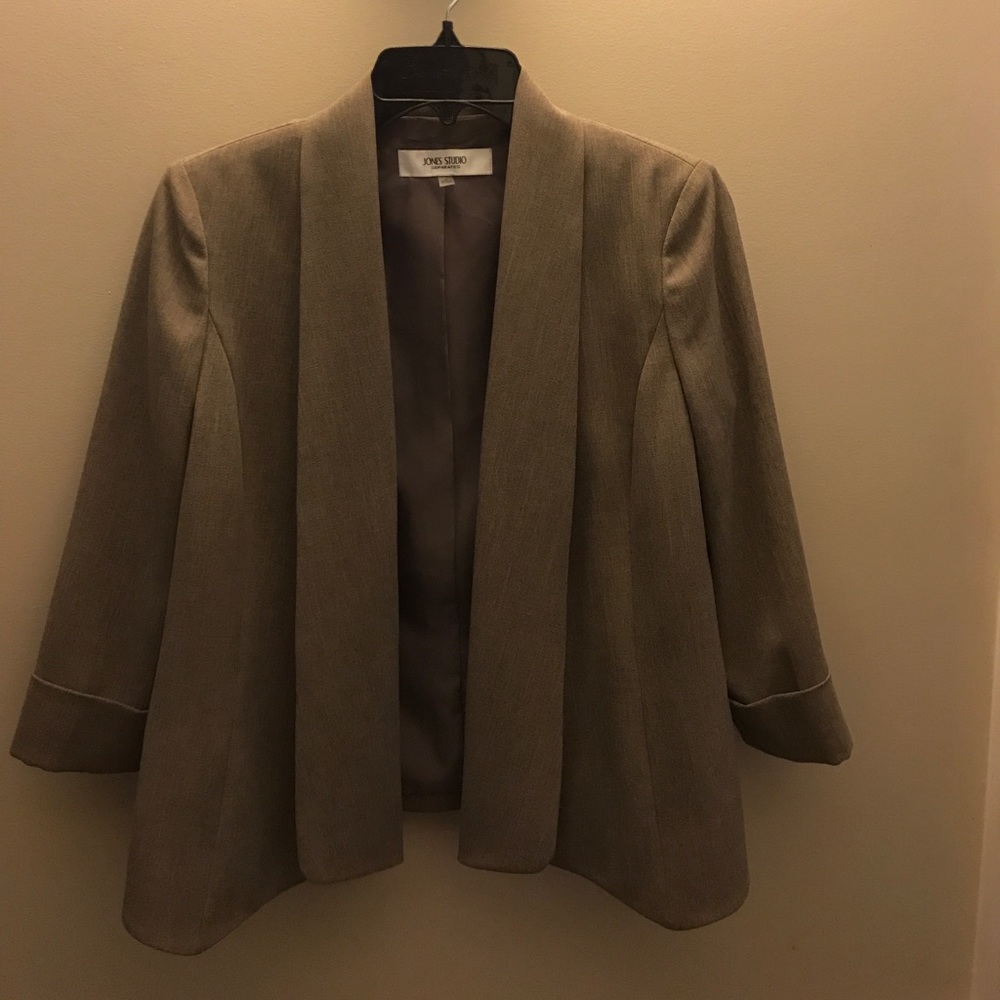 Tan 3/4 sleeve blazer suit jacket. Size 4