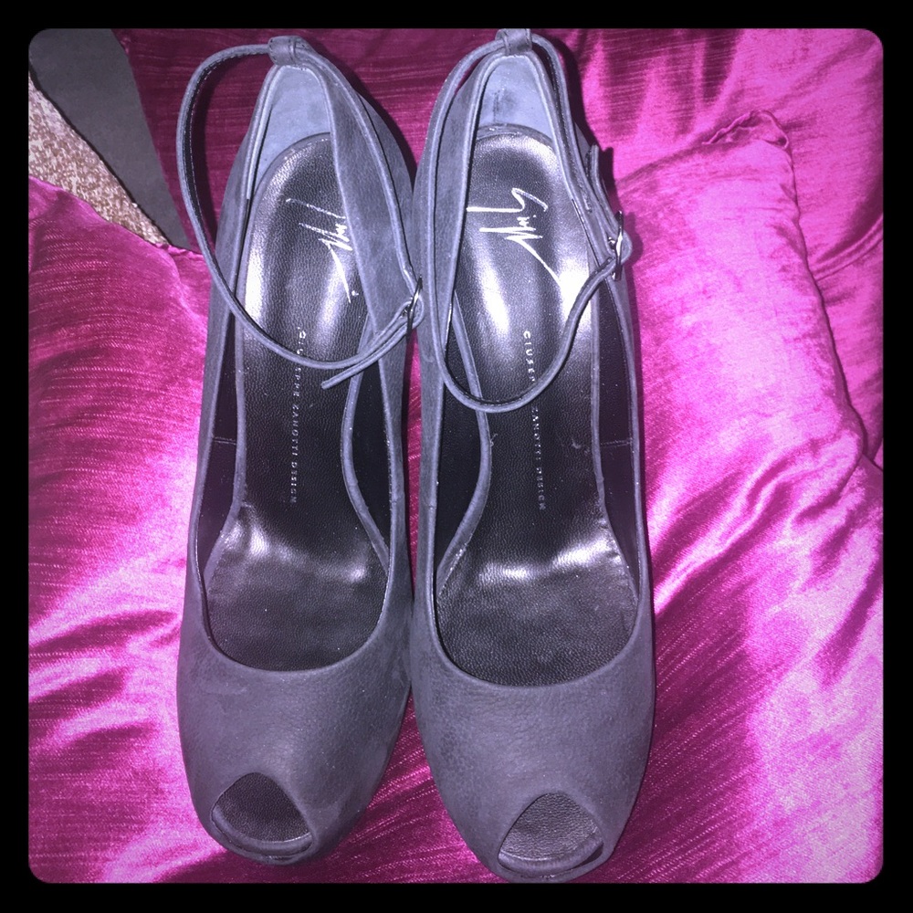 “Hot new shoes”