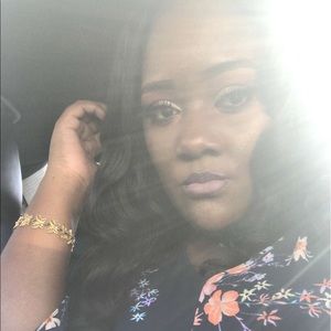 Meet your Posher, Della