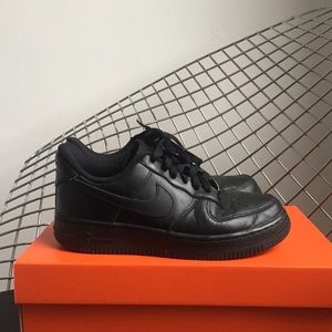 Nike Air Force 1 Black Woman’s shoe