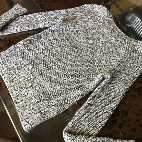 American Eagle Knit Sweater - Picture 4 of 5