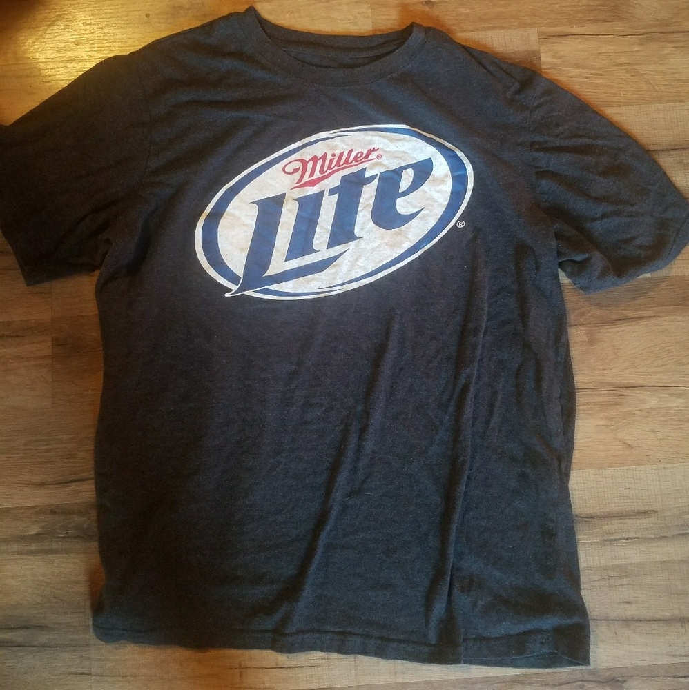 💜💙**SOLD**🏵🏵Miller Lite T-shirt