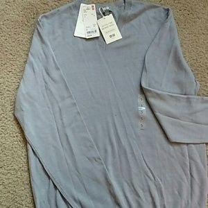 **NWT Men's Uniqlo Vneck sweater