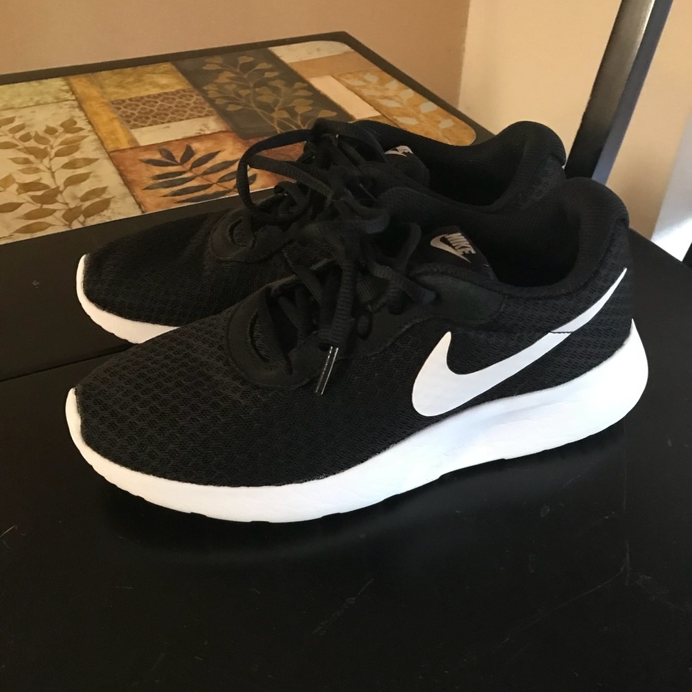 Women’s size 7 nikes