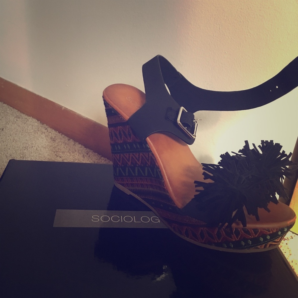 New sociology wedge sandal size 7.5