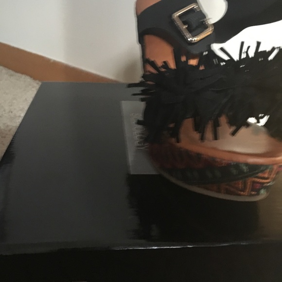 New sociology wedge sandal size 7.5 - Picture 2 of 3