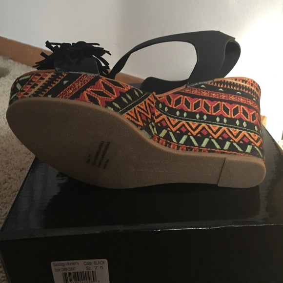 New sociology wedge sandal size 7.5 - Picture 3 of 3