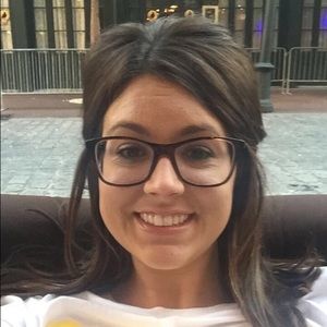 Meet your Posher, Maegan